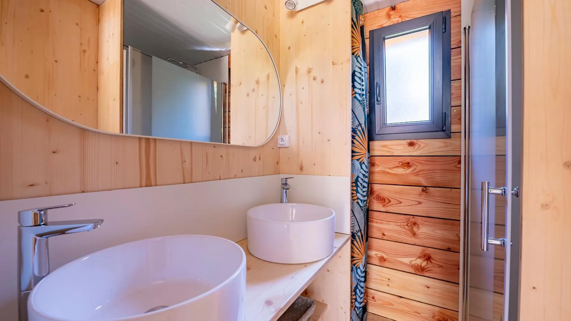 Eco Lodge, terrasse, piscine, Parc du Pilat Saint-Appolinard  Camping