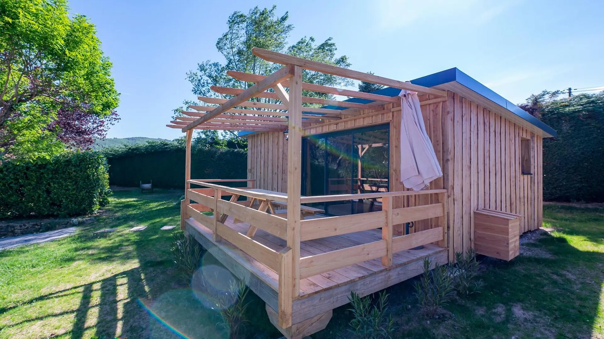 Eco Lodge, terrasse, piscine, Parc du Pilat Saint-Appolinard  Camping Saint-Appolinard (Loire)