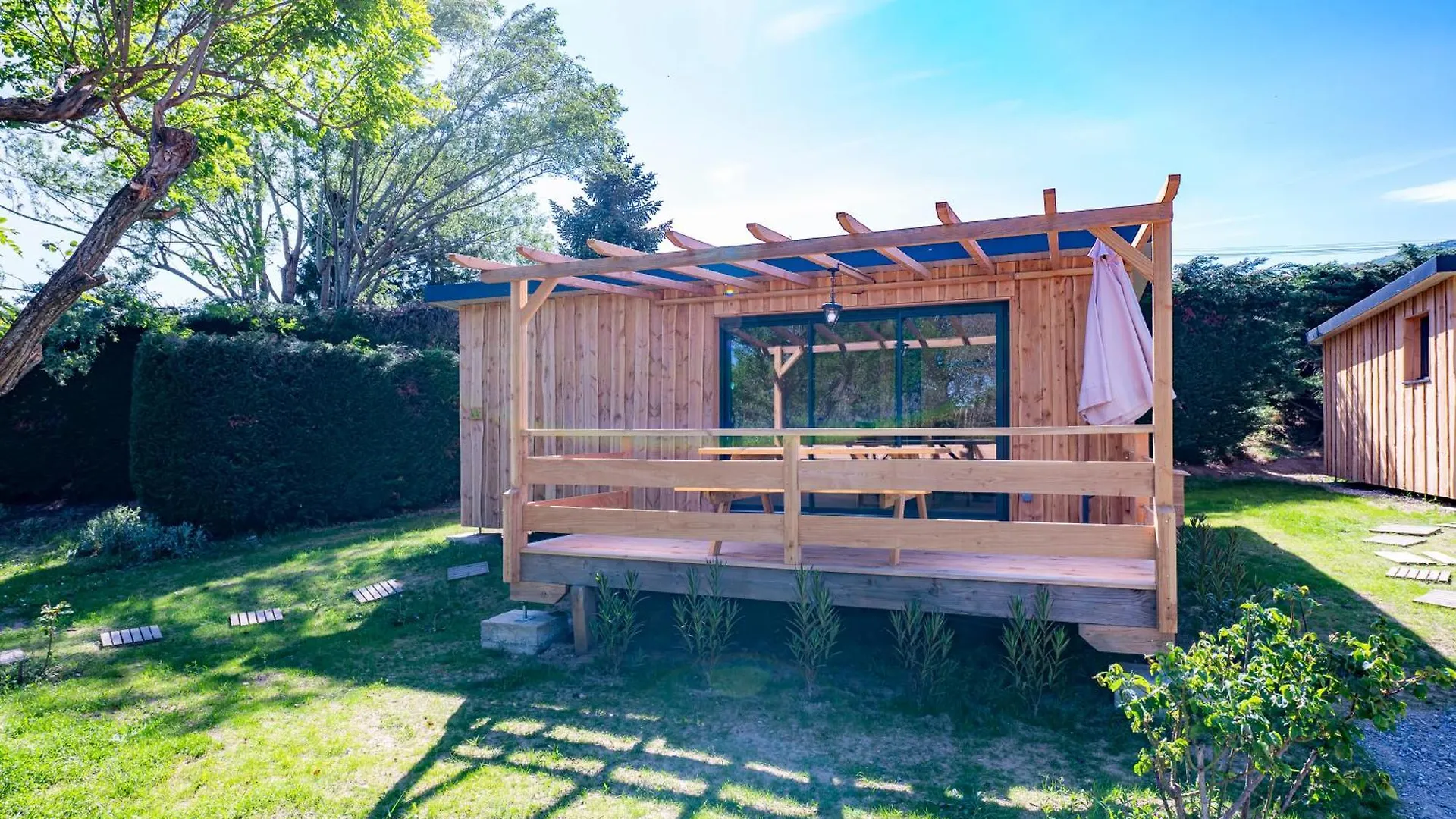 Camping Eco Lodge, terrasse, piscine, Parc du Pilat Saint-Appolinard  France